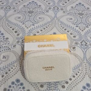 Chanel Beauté White and Gold Cosmetic Pouch